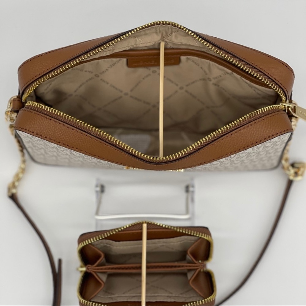 Michael Kors EW Crossbody Bag & Case Card - Picture 10 of 15
